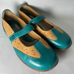 Born Handcrafted Footwear Mary Jane Tan Teal Leather Shoes Women’s Size 7 EU 38
